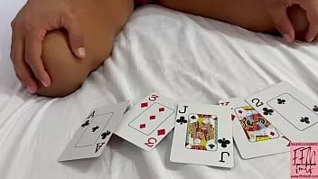 play Macocha gra w rozbieranego pokera i przegrywa. zrób swój własny film z udziałem magnity na stronie magnita.manyvids dot com/customvid