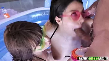 play Señoras super thicc compartiendo la carne de hombre enorme de los afortunados sementales