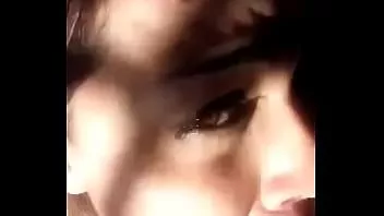 Oynat Iyi oral, emme tarafından seksi küçük kızıl saçlı