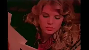 Oynat Shauna grant, birkaç kadını becerdiğini hayal ettikten sonra babasının sikini baştan çıkarıyor ve onun sikinin üzerine oturuyor.