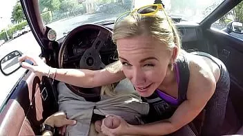 play Xxx pion - milf blondă încearcă să vândă mașină și ajunge să se vândă!
