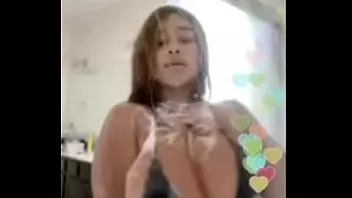 Jouer Thebaebreanna cul sexy sur périscope jouant avec elle-même