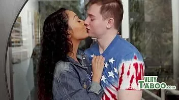 play Un proiect de grup patriotic cu surori vitrege - vara chihlimbar, dantela sarah