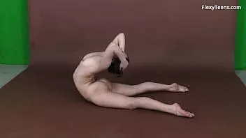 Play Very not shy flexy teenie rima showing off her skills