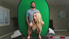 Afspelen Grote lul hardcore neuken met tiener Lily Larimar voor de wedstrijd