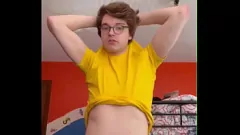 Играть Muscular Twink Niko Springs разделяется для потной тренировки