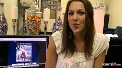 Reproducir Big Dicked Mayor folla el enorme clítoris de Young Teen en sexo crudo de casting