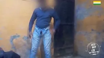 चलाएँ घर पर अकेले न्यूड पूरे बिना कपड़े के न्यूड इंडियन बॉय