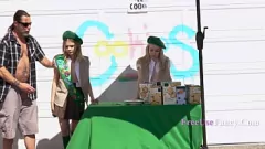 Reproducir Uso gratuito Fantasía de fantasía: los exploradores aburridos comparten el coño de Coco Lovelock en un trío tabú