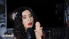 Riproduci Tedesco femdom Lou Nesbit e Lia Louise Cuckold ASMR Fantasy